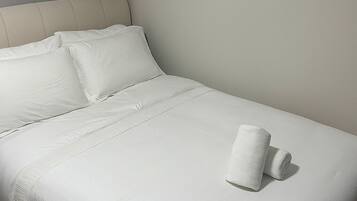 4 bedrooms, iron/ironing board, internet, bed sheets