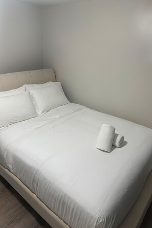 4 slaapkamers, een strijkplank/strijkijzer, internet, beddengoed