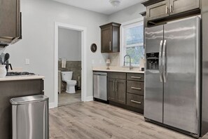 Unclassified image, 3 of 32, button