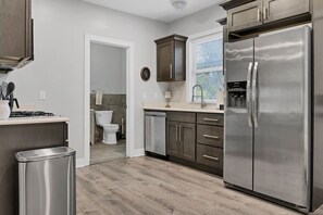 Frigorífic, microones, forn i placa de cuina