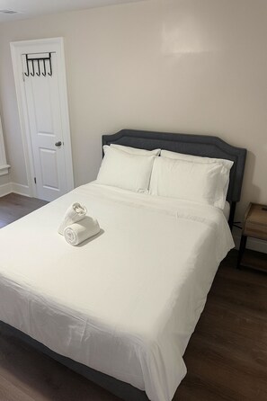 4 bedrooms, iron/ironing board, Internet, bed sheets