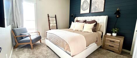 2 habitaciones, tabla de planchar con plancha y cuna de viaje