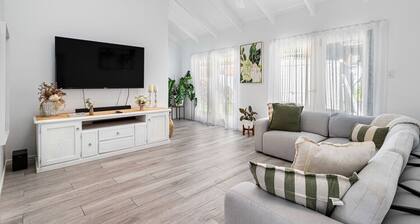 Golden Palms Pool House