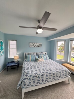 4 bedrooms, desk, travel cot, free WiFi