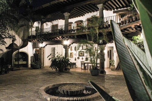 Residence for 14 people with a swimming pool in a natural area