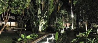 Residence for 14 people with a swimming pool in a natural area