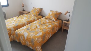 3 slaapkamers, een strijkplank/strijkijzer, wifi, beddengoed