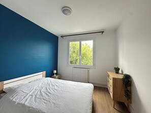 4 habitaciones, tabla de planchar con plancha y wifi 