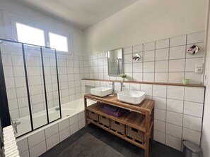 Shower, hair dryer, toilet paper