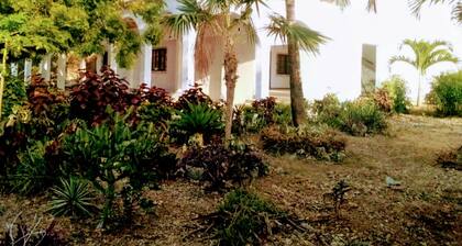 WatamuRustic Beach Coastal Living, Ocean, Seafood & Private Pool.