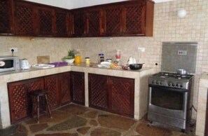 Private kitchen -  Watamu Beach, Rustic Coastal Living, Ocean, Seafood  & Private Pool. (Watamu)