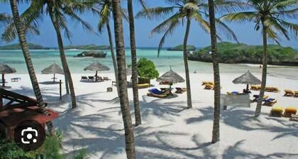 WatamuRustic Beach Coastal Living, Ocean, Seafood & Private Pool.