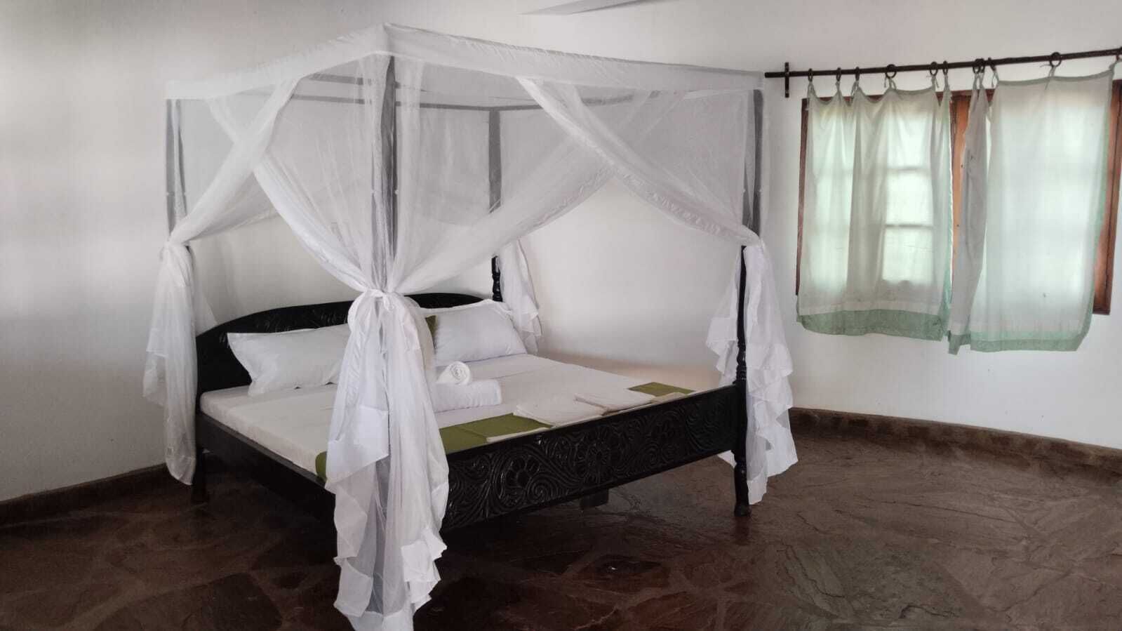 1 habitación, tabla de planchar con plancha, wifi gratis y ropa de cama 