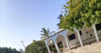 WatamuRustic Beach Coastal Living, Ocean, Seafood & Private Pool.