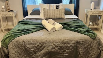 4 bedrooms, iron/ironing board, WiFi, bed sheets