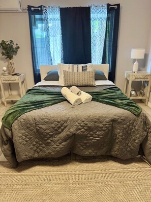 4 bedrooms, iron/ironing board, WiFi, bed sheets