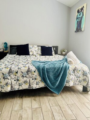 4 bedrooms, iron/ironing board, WiFi, bed sheets