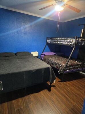 3 Schlafzimmer, Bügeleisen/Bügelbrett, kostenloses WLAN, Bettwäsche