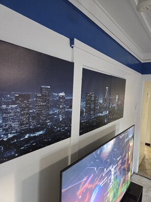 Interior - Entire Front House in Los Angeles (Los Angeles)