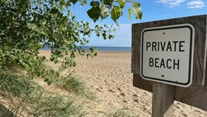 Segnaletica per spiaggia privata.