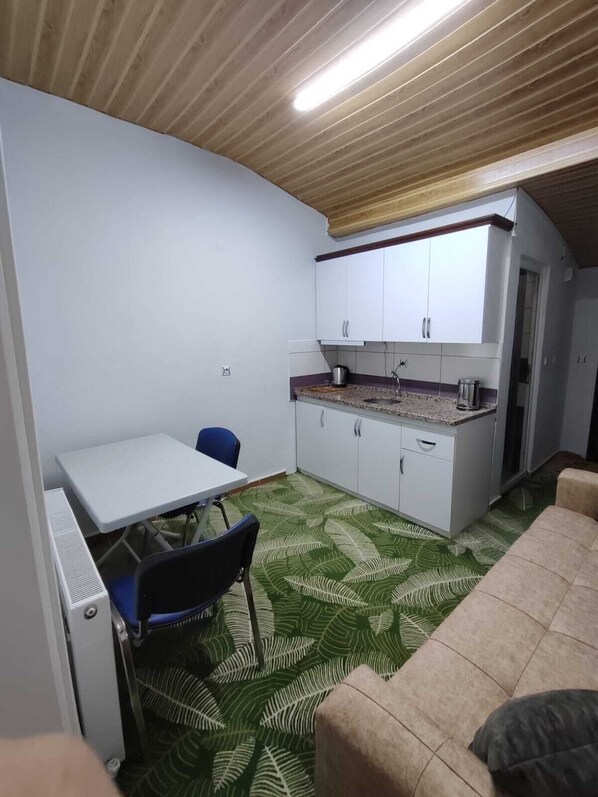 Comfort Apartment, Balcony, Lake View | Laptop workspace - BEYSEHİR APART OTEL (Beysehir)