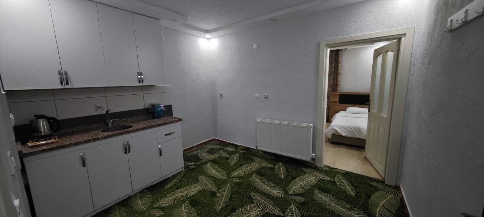 Familiesuite, balkong, utsikt mot innsjø | Skrivebord for bærbar PC