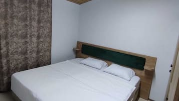 Apartamento Confort, balcón, vistas al lago | Espacio para trabajar con un portátil