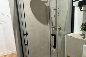 Shower, hair dryer, towels, soap - Cosy studio 3 minutes from the metro (Asnières-sur-Seine)