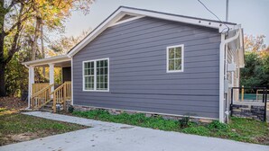 A single-story house with a front porch, a small staircase, and a stone foundation. - Modern Columbus Haven Military  (Columbus)