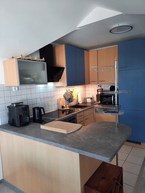 Mikrowelle, Ofen, Herdplatte, Geschirrspüler