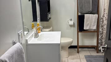 Handtücher, Seife, Shampoo, Toilettenpapier
