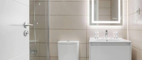 Dusch, hårtork och handdukar