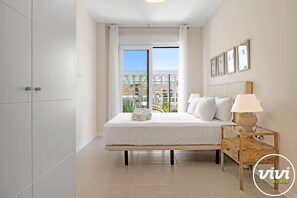 3 soverom, safe på rommet, wi-fi (inkludert) og sengetøy