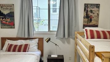 2 Schlafzimmer, BĂŒgeleisen/BĂŒgelbrett, WLAN, BettwĂ€sche