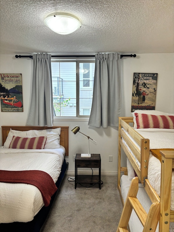 2 slaapkamers, een strijkplank/strijkijzer, wifi, beddengoed