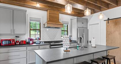 Firefly Cottage, Firefly Cottage | Lake Martin Getaway | Sleeps 8 | Pet Friendly