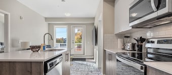 Luxury Getaway in Inglewood » 2 BR » AC » King Bed