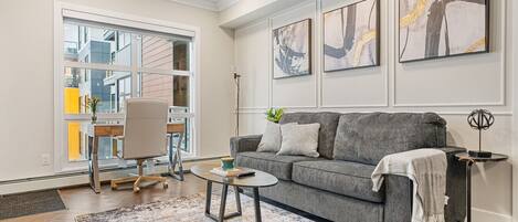 TV connectée, chaßne hi-fi, espaces bureaux