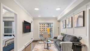 Smart TV, stereo, offices