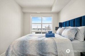 2 عدّة غرف نوم ومكتب ومكواة/لوح كي وسرير سفر