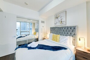 Classic Apartment | Blackout drapes, iron/ironing board, free WiFi, bed sheets - York Horizon Suites (Toronto)