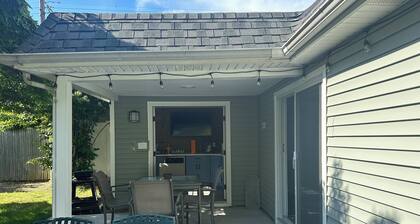 Charming 2-bedroom bungalow in Seaford with outdoor bar area for the RYDER CUP