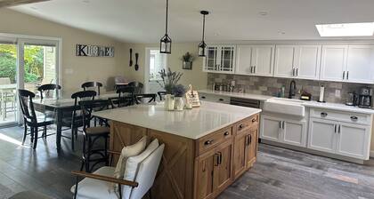 Charming 2-bedroom bungalow in Seaford with outdoor bar area for the RYDER CUP