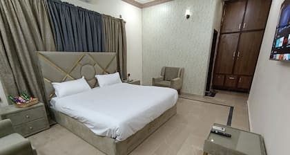 Spacious 10-bedroom hotel in brilliant Islamabad with WiFi, AC