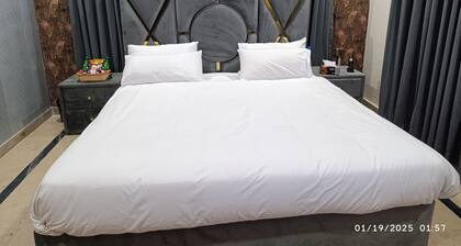 Spacious 10-bedroom hotel in brilliant Islamabad with WiFi, AC
