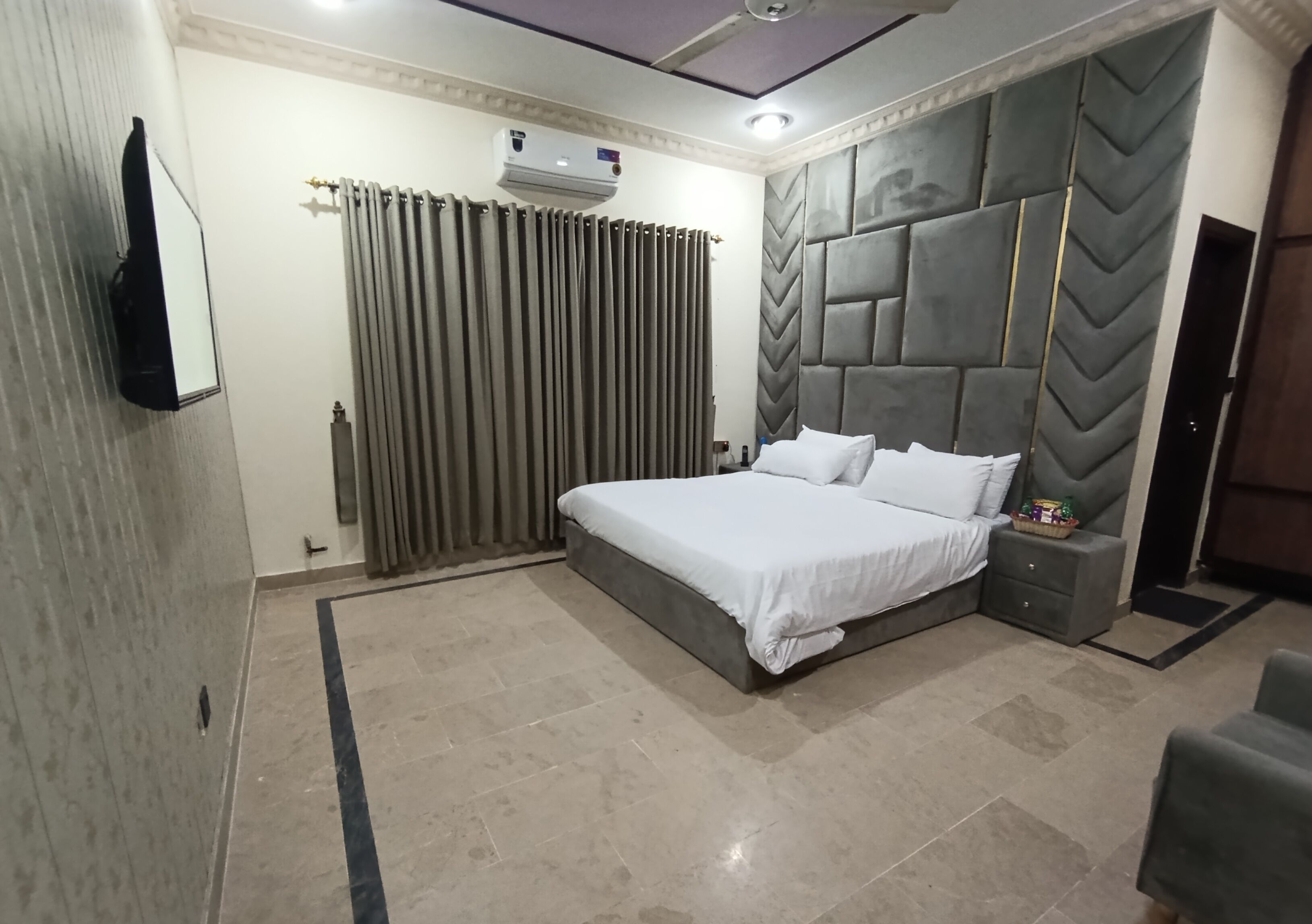 10 slaapkamers, een strijkplank/strijkijzer, gratis wifi, beddengoed