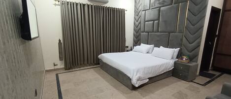 10 quartos, ferros/tábuas de passar roupa, Wi-Fi de cortesia