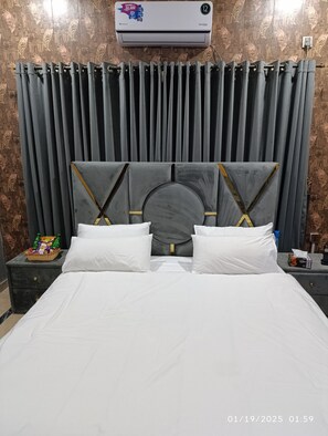 10 bedrooms, iron/ironing board, free WiFi, bed sheets
