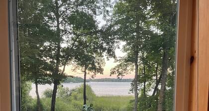 Quiet lakeside retreat on Rabbit Lake