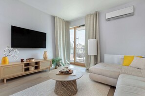 Televisión y oficina 